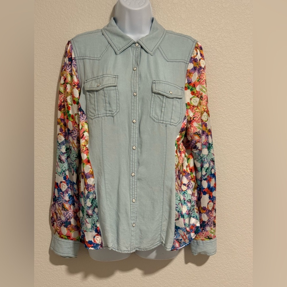 L’AMOUR By ANNETTE LAPORE Colorful Denim Styled Button Up Top